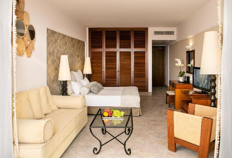 Otel Azia & 5*