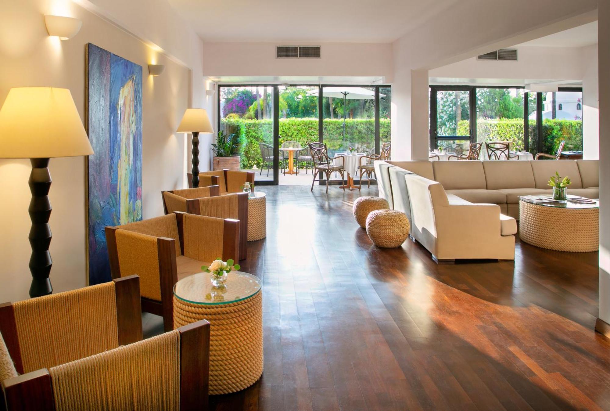Azia & Otel
